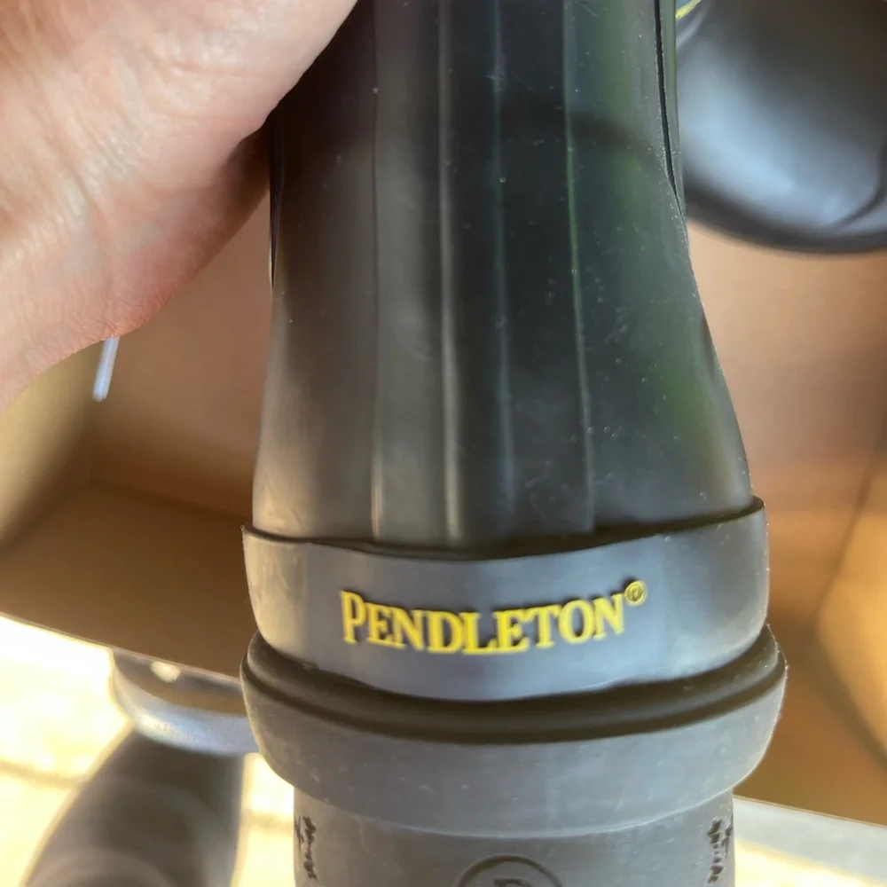 NWT Pendleton Women’s Iconic Patterned faux fur lined Rain boot - Size 7 - Picture 3 of 9